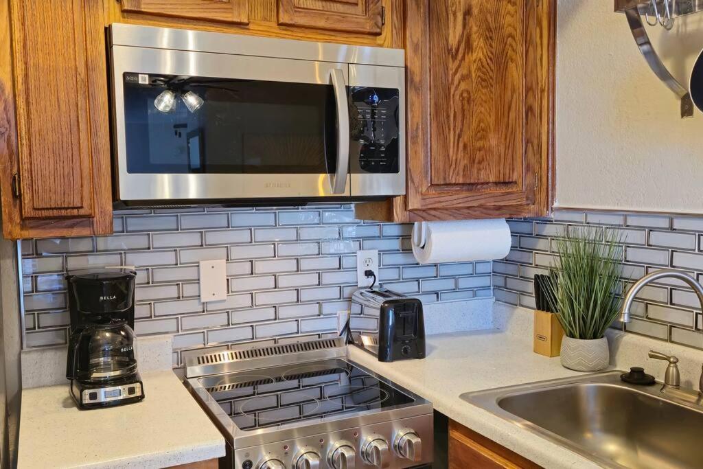 אוקלהומה סיטי Cozy Updated Cove Of Heaven, 5Mins To Lake Hefner! מראה חיצוני תמונה
