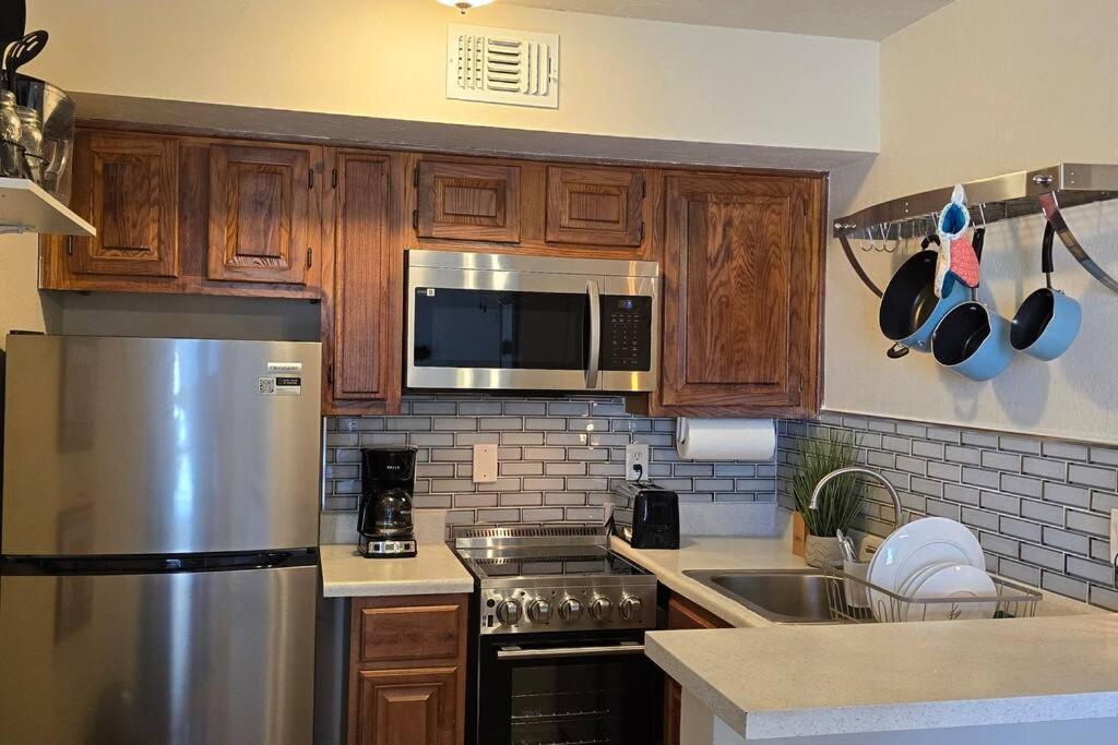 אוקלהומה סיטי Cozy Updated Cove Of Heaven, 5Mins To Lake Hefner! מראה חיצוני תמונה