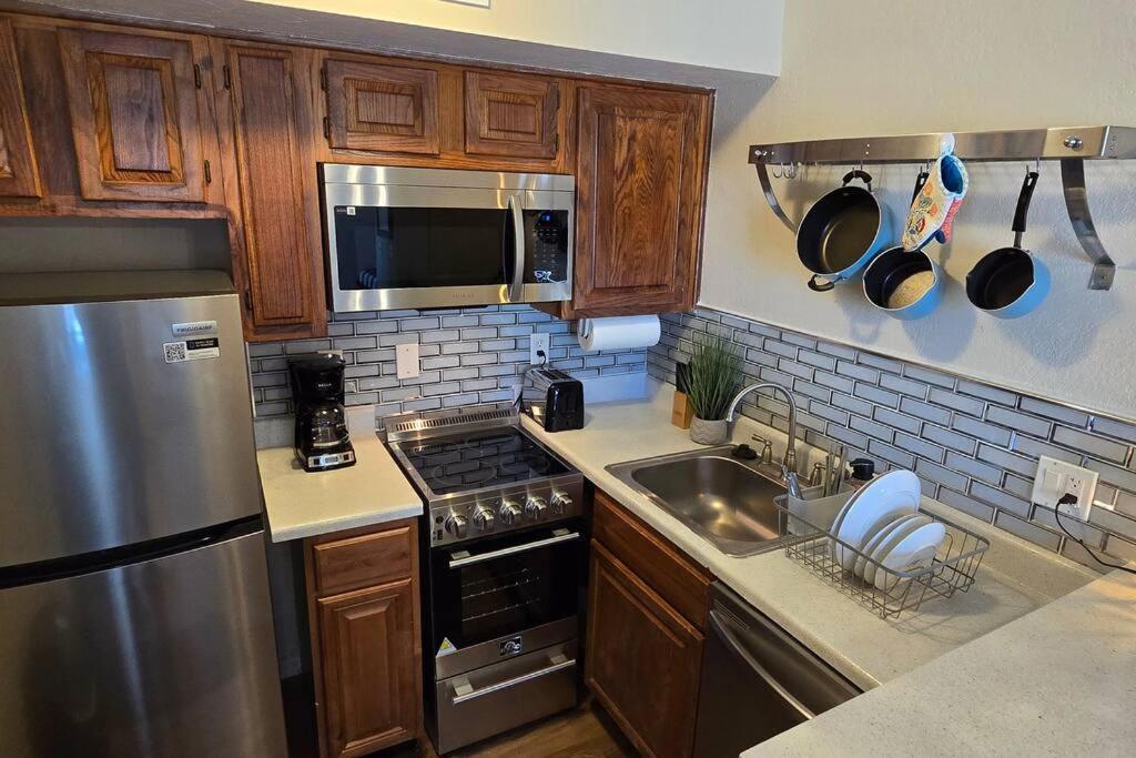 אוקלהומה סיטי Cozy Updated Cove Of Heaven, 5Mins To Lake Hefner! מראה חיצוני תמונה