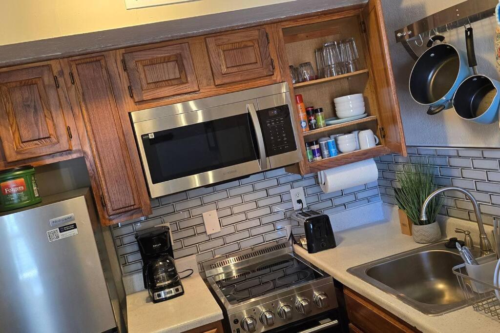 אוקלהומה סיטי Cozy Updated Cove Of Heaven, 5Mins To Lake Hefner! מראה חיצוני תמונה
