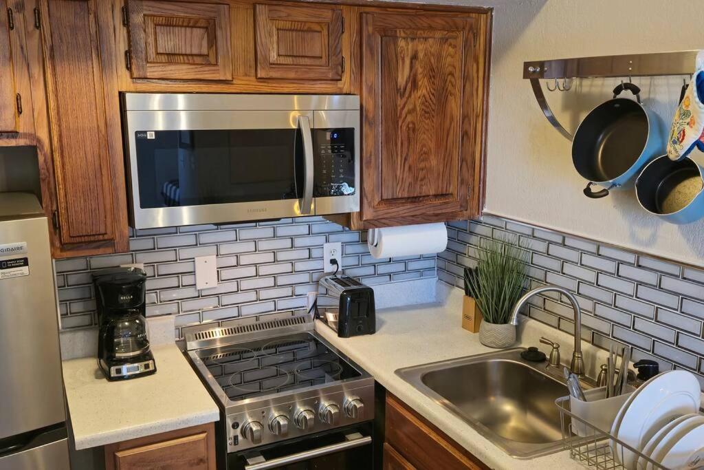 אוקלהומה סיטי Cozy Updated Cove Of Heaven, 5Mins To Lake Hefner! מראה חיצוני תמונה